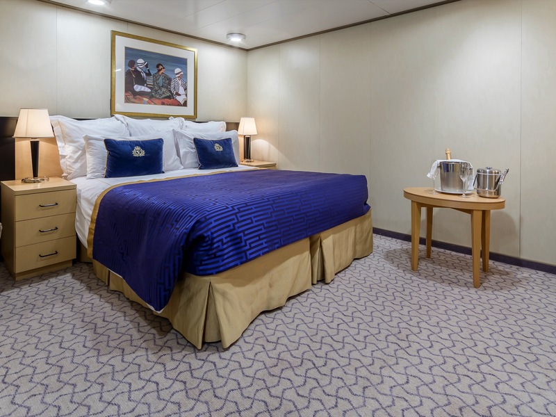 Britannia Deluxe Inside